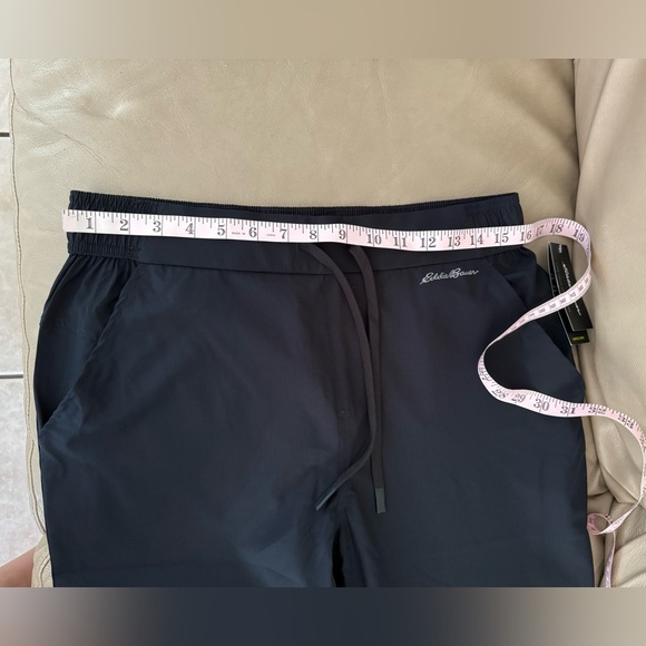 Eddie Bauer Women's Rapid Capri in Black. MSRP $64 - Picture 6 of 15